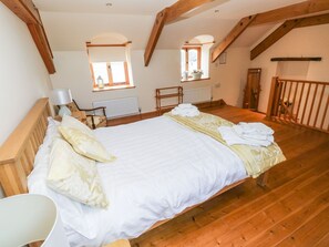 2 bedrooms, individually decorated, individually furnished, free WiFi