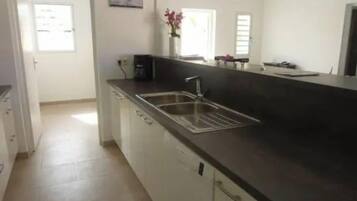 Frigorifero, microonde, forno, lavastoviglie