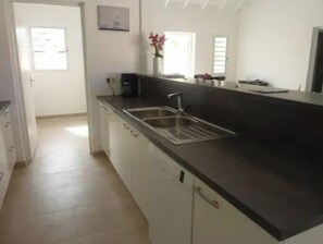 Fridge, microwave, oven, dishwasher - Lovely Villa Rose des cayes in Saint Barthélémy with parking and private pool (Saint Barthelemy)