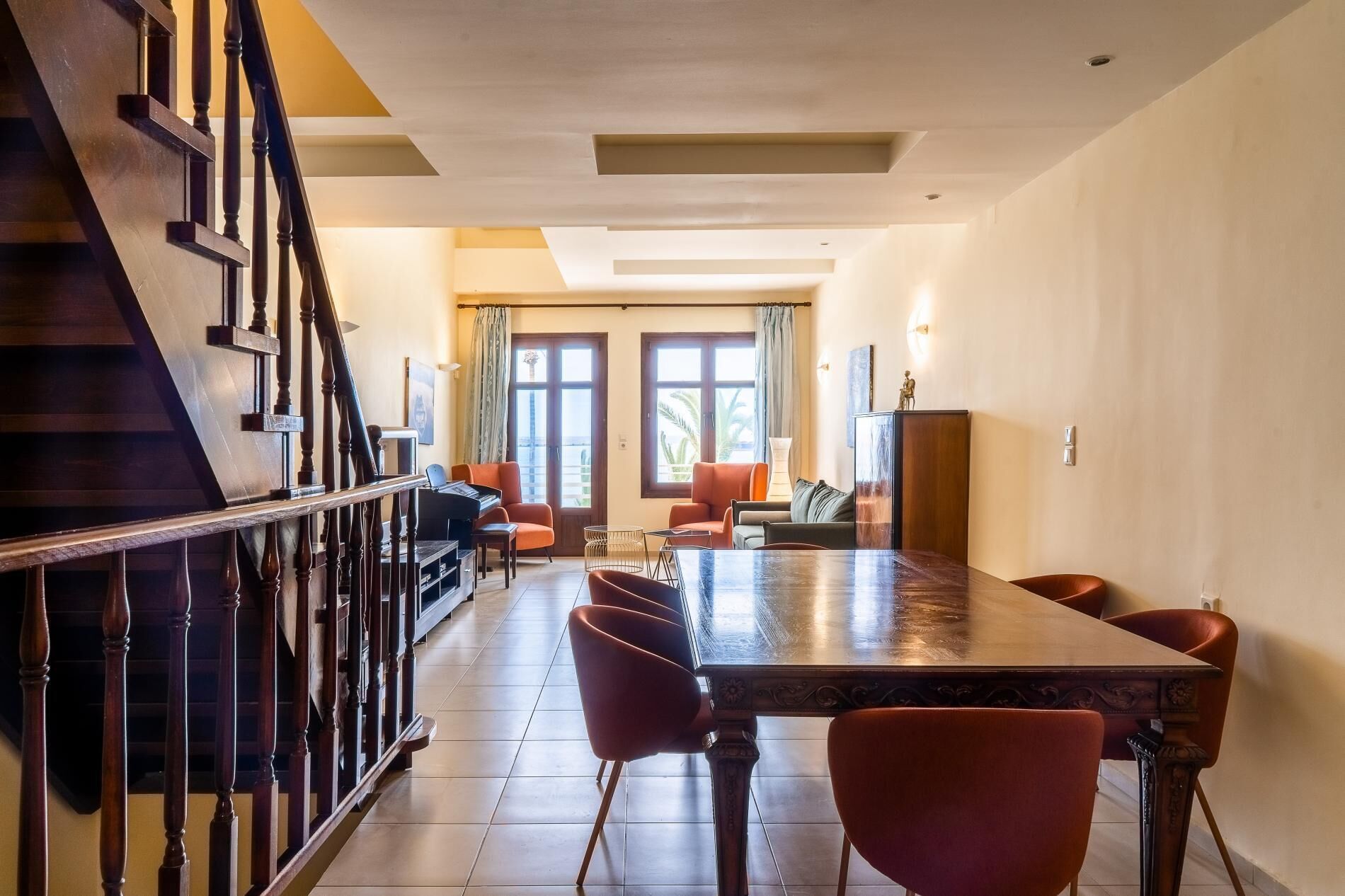 Apartment (3 Bedrooms) | Wohnbereich | 45-Zoll-Flachbildfernseher mit Satellitenempfang, Fernseher