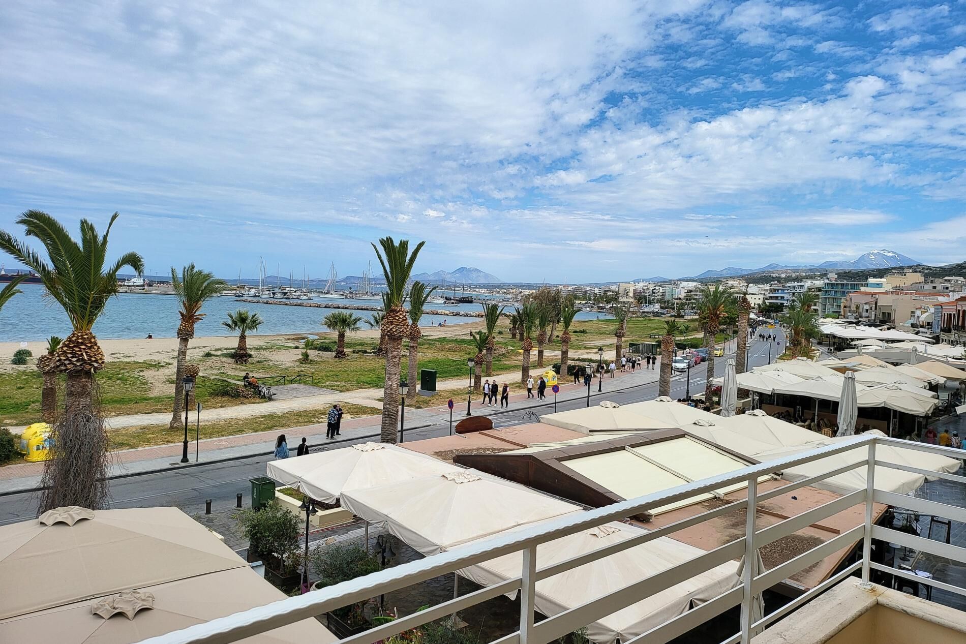 Appartement (3 Bedrooms) | Balcon