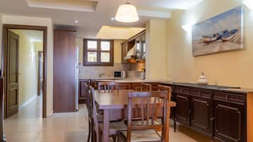 Apartment (3 Bedrooms) | Private kitchen