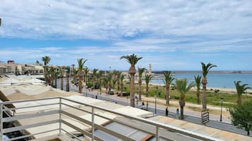 Appartement (3 Bedrooms) | Balcon