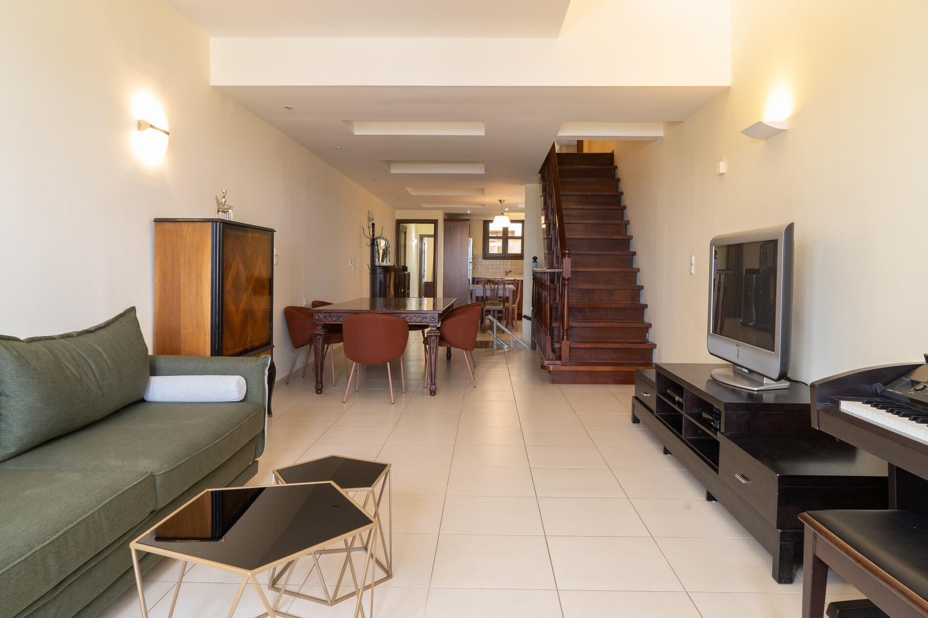 Departamento (3 Bedrooms) | Área de sala de estar | Televisión de pantalla plana de 45 pulgadas con canales vía satélite 