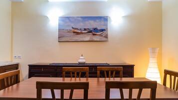 Apartamento (3 Bedrooms) | Restauración