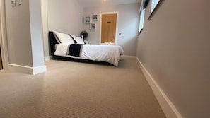 Comfort Double Room, 1 Double Bed, Non Smoking, Ensuite | Individually furnished, soundproofing, iron/ironing board, free WiFi - Deepcut Lodge Bed and Breakfast Self Service (Camberley)