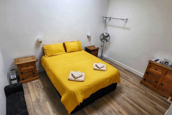 Kamar Double Comfort, 2 kamar tidur, Bebas Asap Rokok, ensuite | Kedap suara, setrika/meja setrika, dan Wi-Fi gratis