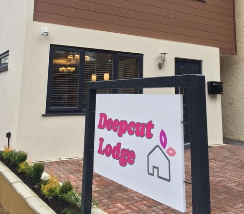Deepcut Lodge Bed and Breakfast Self Service