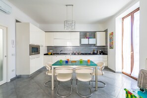 Fridge, microwave, oven, dishwasher