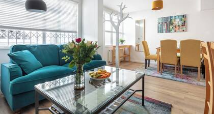 | Central London TownHouse on Quiet Mews |