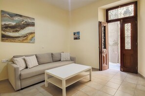 Leilighet – city | Oppholdsområde | En 35-tommers plasma-TV med kabel-kanaler samt TV