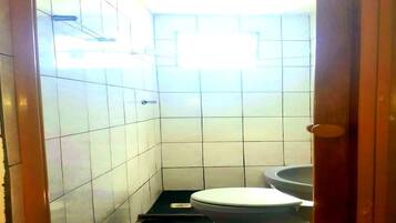 Ducha, toallas, jabón, shampoo