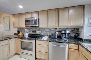 Condo, 1 habitación | Cocina privada | Refrigerador, horno, cafetera y tetera y tostadora 