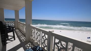 Condo, 2 Bedrooms | Property grounds