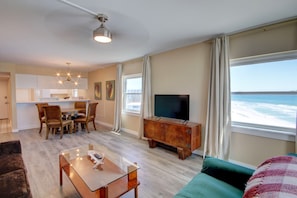 Condo, 2 habitaciones | Área de sala de estar