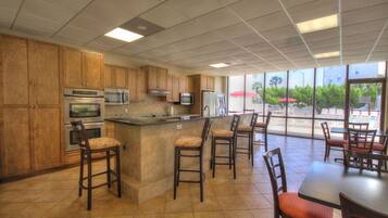 Condo, 2 habitaciones | Restaurantes