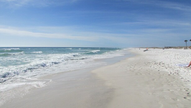 A beach with a sandy shore and waves. - 415 El Matador 1 Bedroom Condo by RedAwning (Fort Walton Beach)