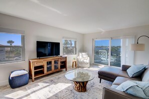 Condo, 2 habitaciones | Área de sala de estar