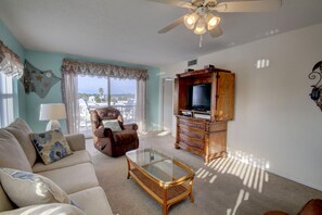 Condo, 2 habitaciones | Área de sala de estar