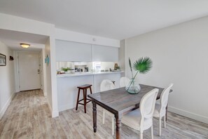 Condo, 2 Bedrooms | Dining - 530 El Matador 2 Bedroom Condo by RedAwning (Fort Walton Beach)