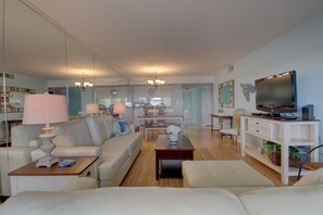 Living area - 561 El Matador 2 Bedroom Condo by RedAwning (Fort Walton Beach)