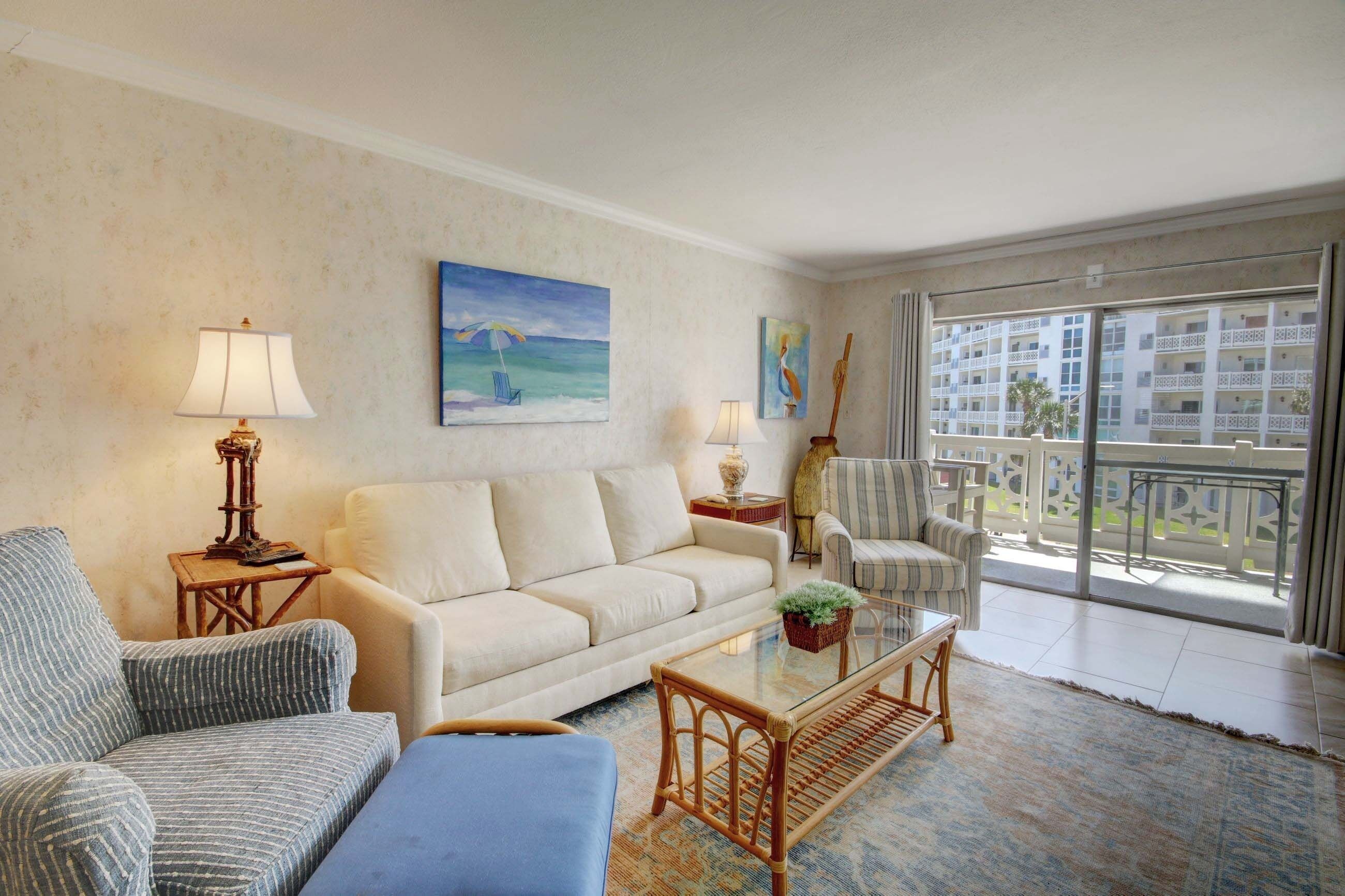 Condo, 2 Bedrooms | Living area