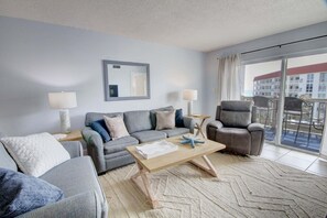 Condo, 2 Bedrooms | Living area
