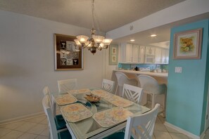 Dining - 433 El Matador 2 Bedroom Condo by RedAwning (Fort Walton Beach)