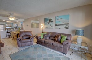 Condo, 2 Bedrooms | Living area