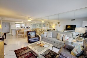 Appart'hôtel, 2 chambres | Coin séjour