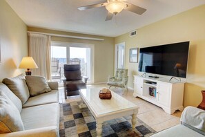 Condo, 2 habitaciones | Área de sala de estar