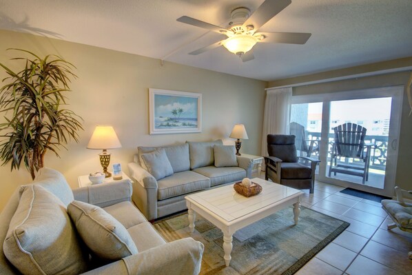 Condo, 2 Bedrooms | Living area