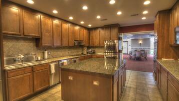 Condo, 2 Bedrooms | Private kitchen