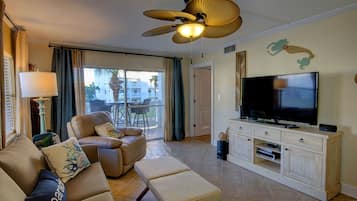 Condo, 2 Bedrooms | Living area