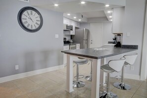 Private kitchen - 455 El Matador 1 Bedroom Condo by RedAwning (Fort Walton Beach)