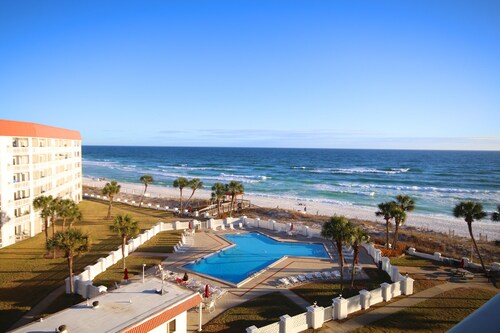 464 El Matador 1 Bedroom Condo by RedAwning