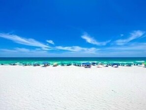 A beach with white sand and turquoise water under a clear blue sky. - 454 El Matador 1 Bedroom Condo by RedAwning (Fort Walton Beach)