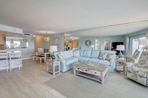 Condo, 1 Bedroom | Living area