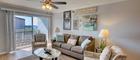 Condo, 2 Bedrooms | Living area