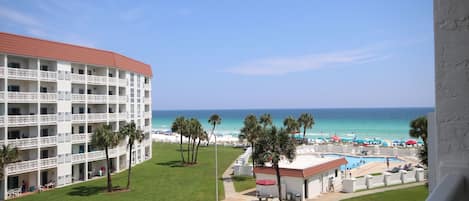 Condo, 2 Bedrooms | Property grounds