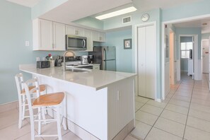 Private kitchen - Seacrest 804 1 Bedroom Condo (Gulf Shores)