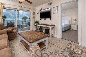 Appart'hôtel, 2 chambres | Coin séjour