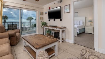 Condo, 2 Bedrooms | Living area