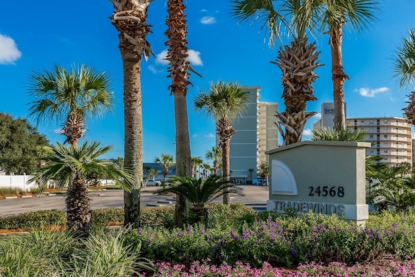 Condo, 2 Bedrooms | Property grounds