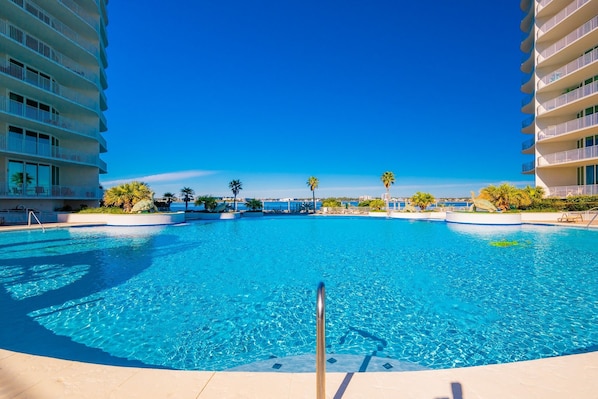 Appart'hôtel, 3 chambres | Piscine | Piscine couverte, piscine extérieure
