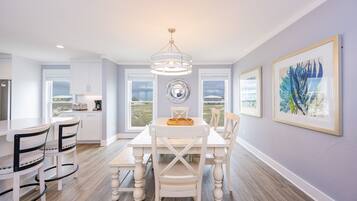 House, 3 Bedrooms | Dining