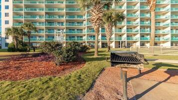Condo, 1 Bedroom | Property grounds