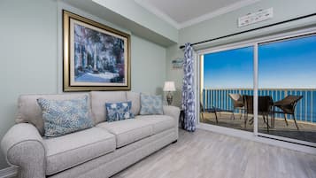 Condo, 1 Bedroom | Living area