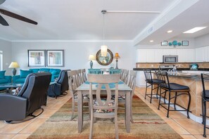 Condo, 3 habitaciones | Restaurantes