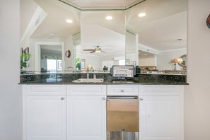 Condo, 3 Bedrooms | Interior